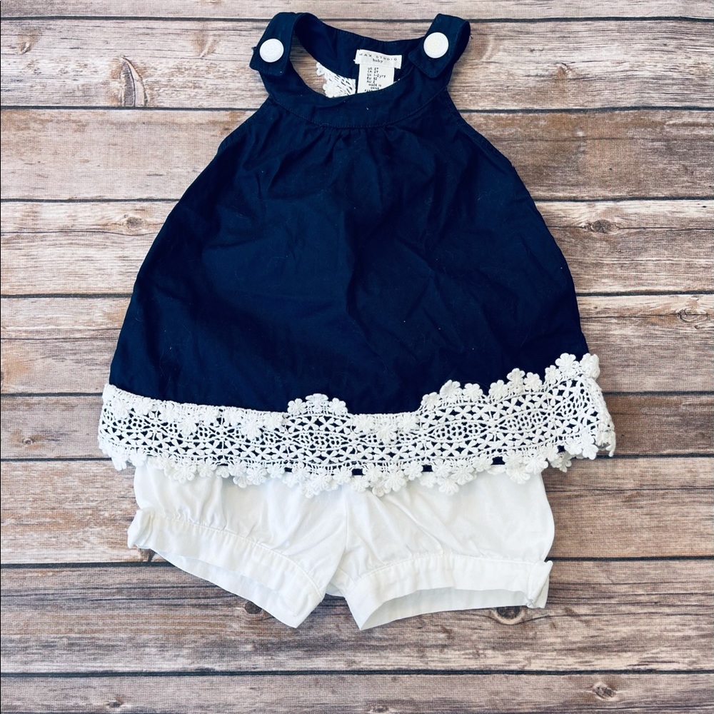 - Navy sleeveless Top